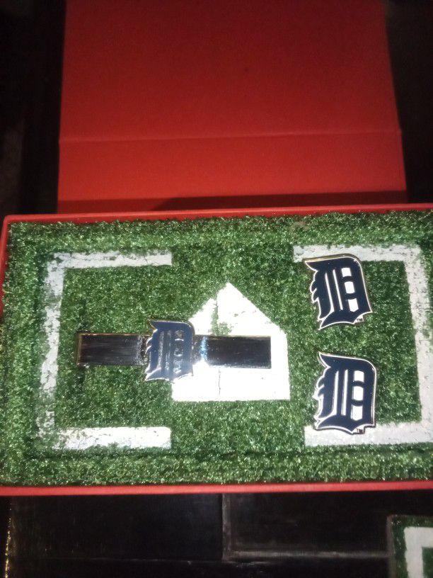 Detroit Tigers Cuff Links And Tie Holder 