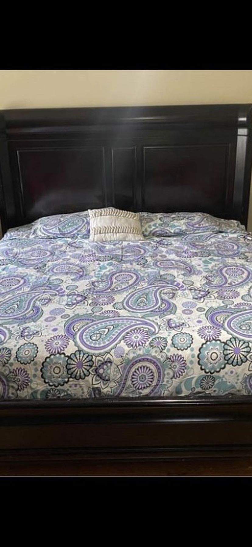 King Size Bed With Mattress And Night Stands