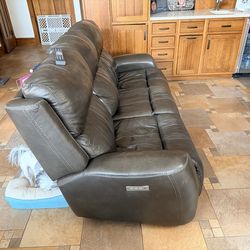 Electric reclining couch