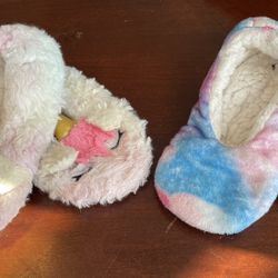 Girls Slippers Size 9/10
