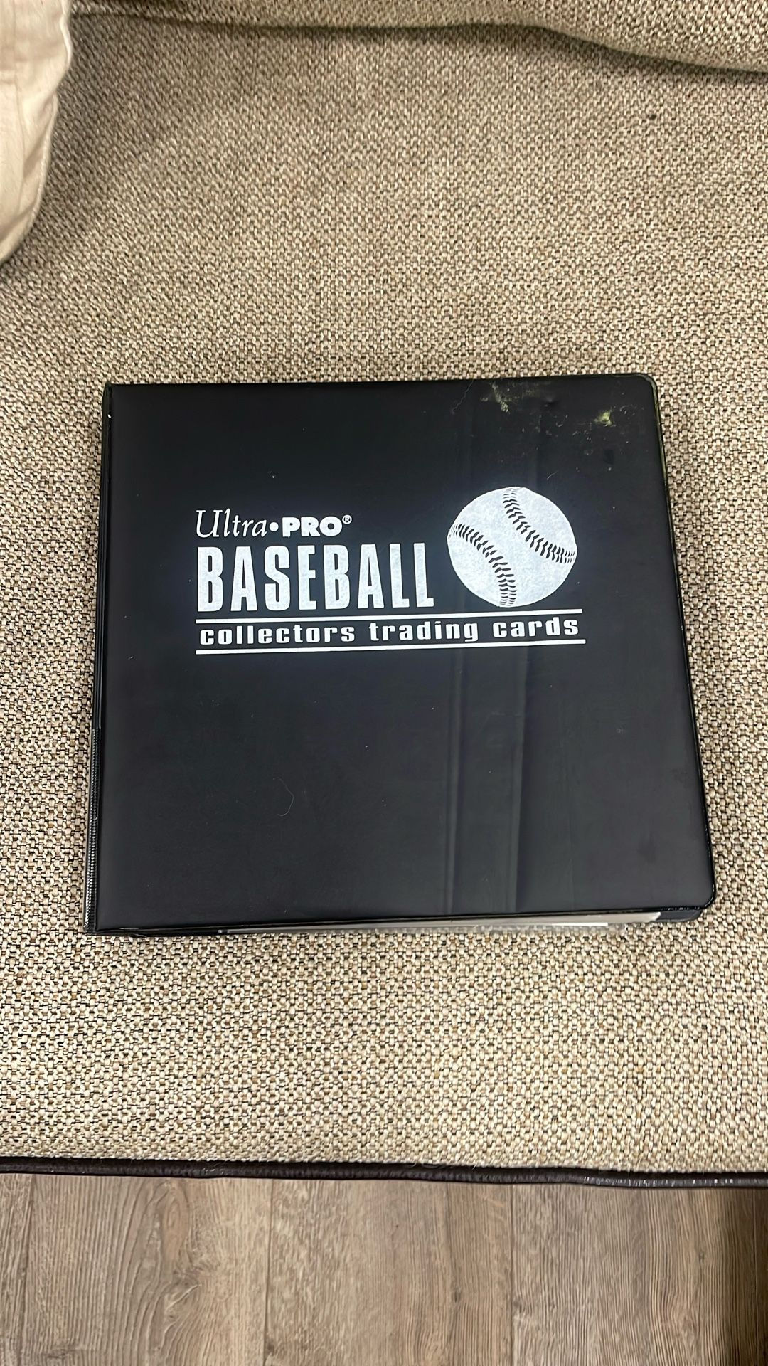 Binder full of 100 pages of ungraded baseball cards