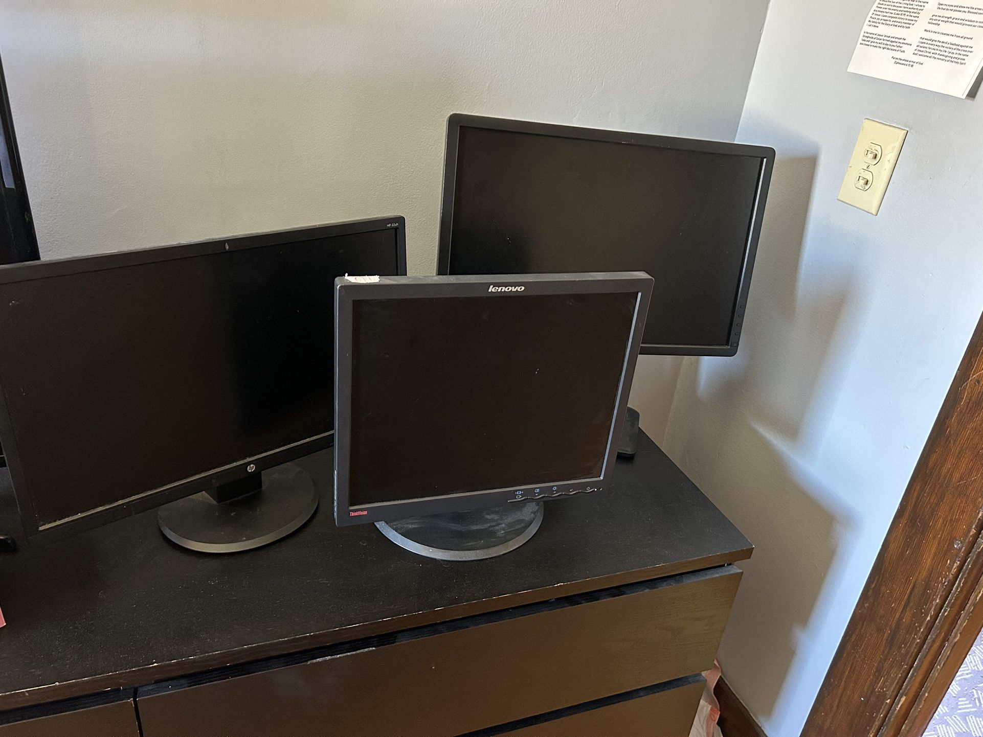 3 Monitors Take Them All