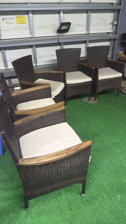 5 Outdoor chairs
