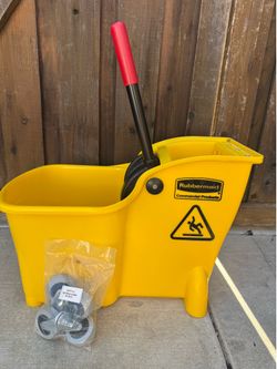 Rubbermaid 7.75 gallon mop bucket with ringer