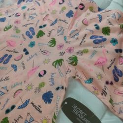 BRAND NEW - PRETTY PASTEL SLEEPSHIRT $3.