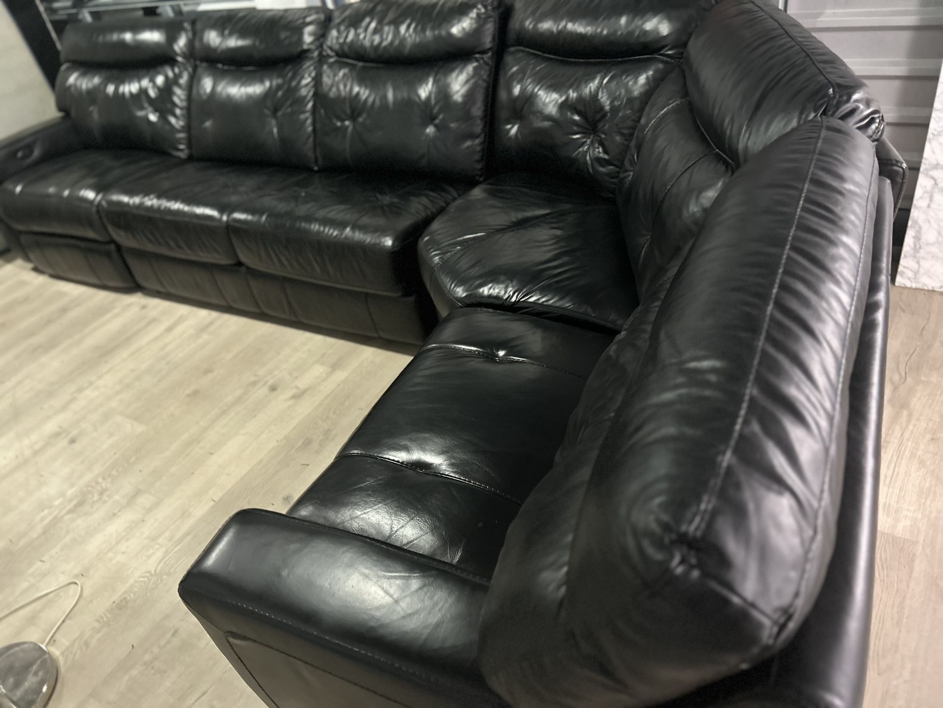 SECTIONAL GENUINE LEATHER RECLINER ELECTRIC BLACK COLOR.. DELIVERY SERVICE AVAILABLE π₯β
π