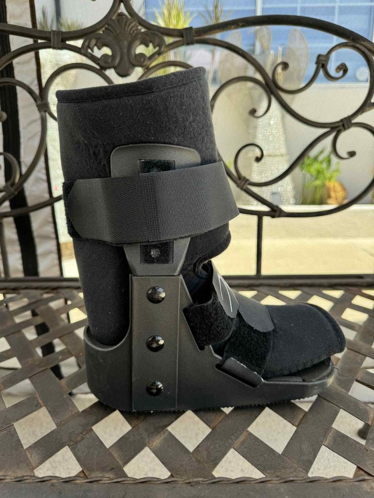 Deryoal Anckel Boot Short