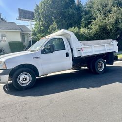 2005 Ford F350  Gasoline Dump Truck