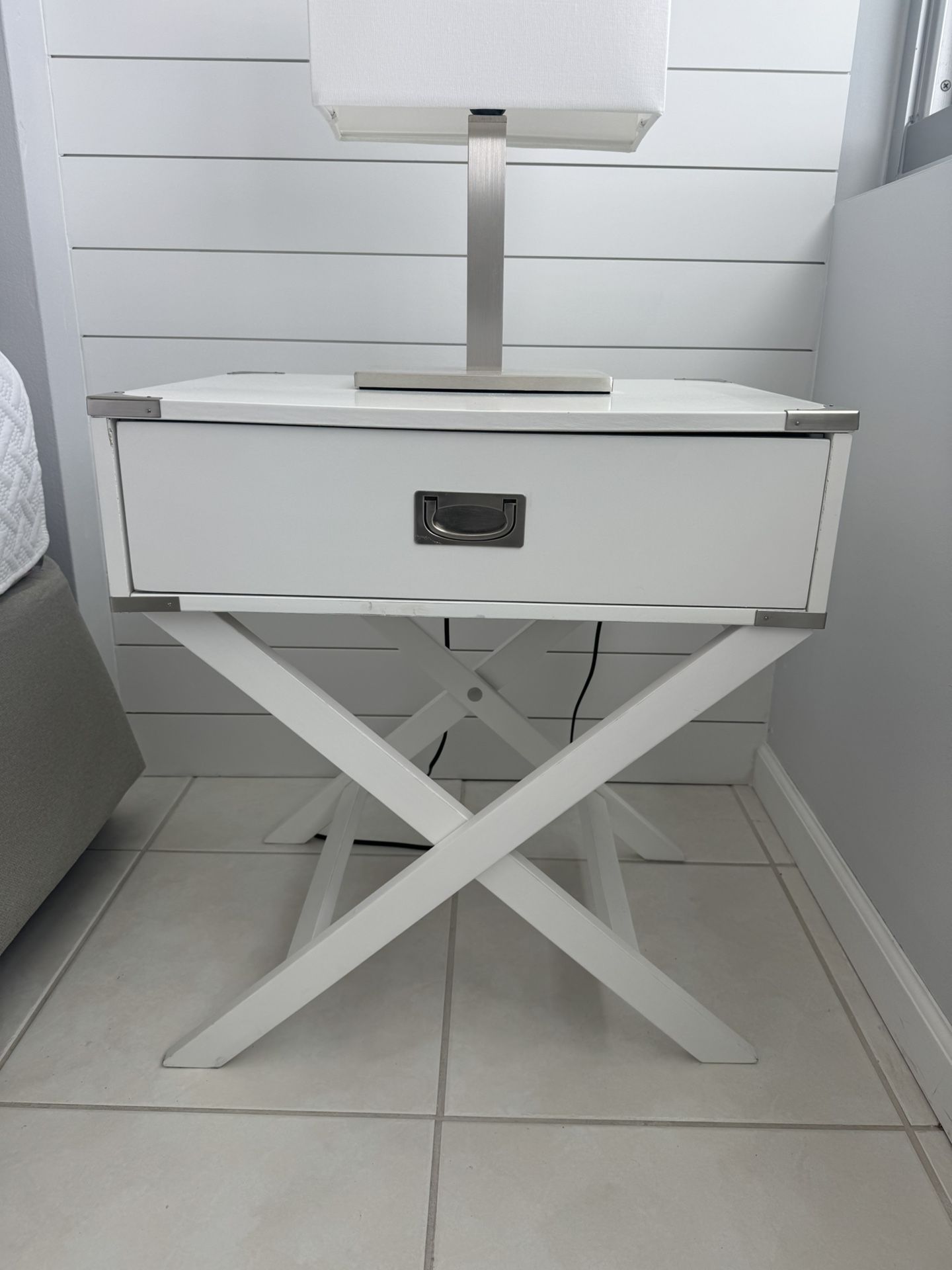 2 White nightstands