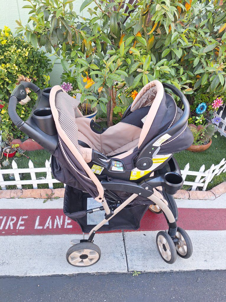 Nice Complete Stroller With Seat & Vase (See My Offers)