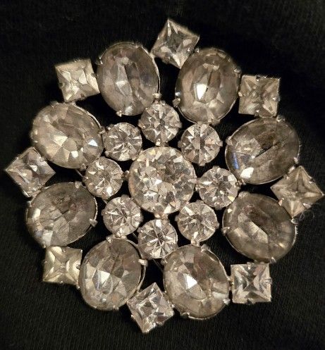 VTG. Signed Kramer Of New York Silver Tone Clear Large Rhinestone Brooch/Pin Very Rare!
