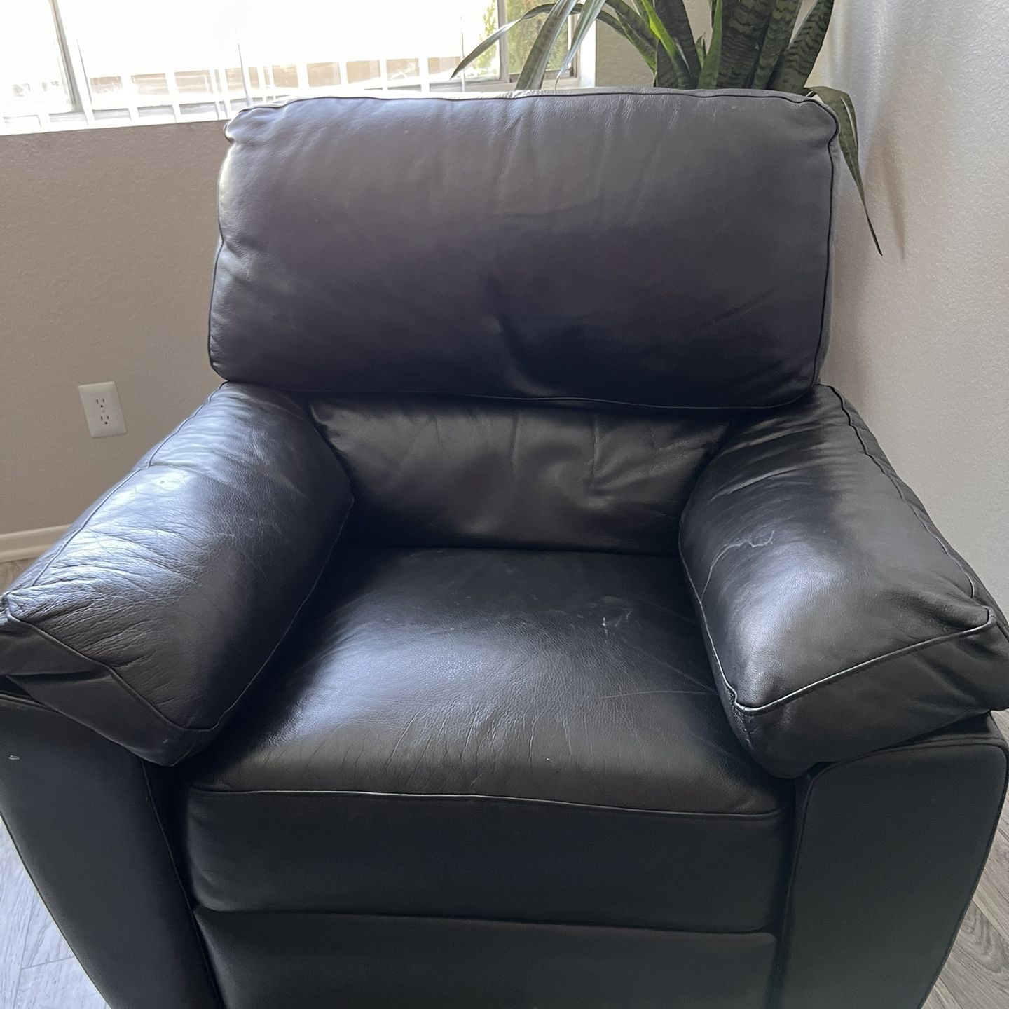 Black Leather Reclining Chair 