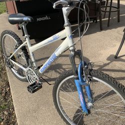 Roadmaster Mountain Bike Womans White 10 speed
