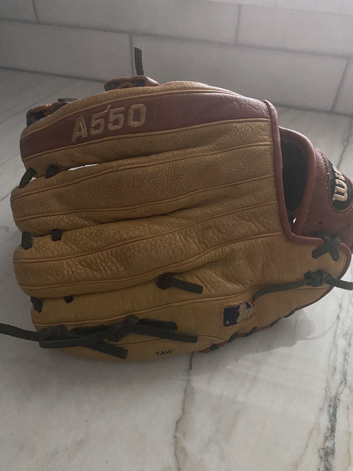 Wilson A550 11” Baseball Glove 