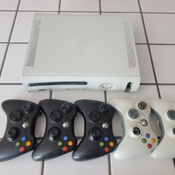 Broken Xbox 360 Console And 5 Controllers