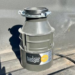 Garbage disposal in good working condition