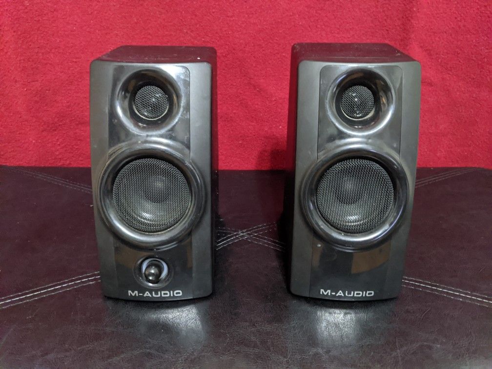 M-Audio AV20 Portable Desktop Speaker System