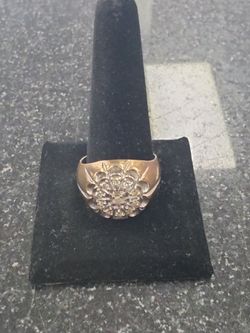 10kt YG Diamond Cluster Ring. SIZE 14. TDW: .33ct ASK FOR RYAN.