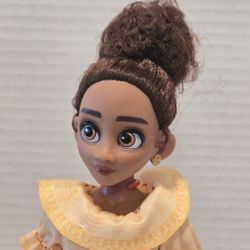 Disney Encanto Dolores Madrigal @ToyBros