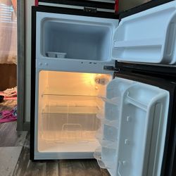 Mini Fridge 