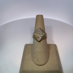 14K yellow gold gent fashion shaped diamond ring 