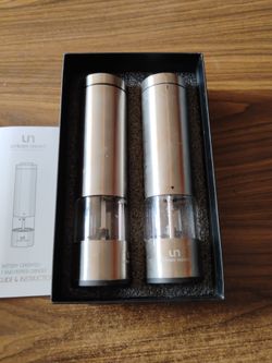 UrbanNoon Salt & Pepper Grinder Set