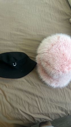 Bucket hats/ fluffy hat