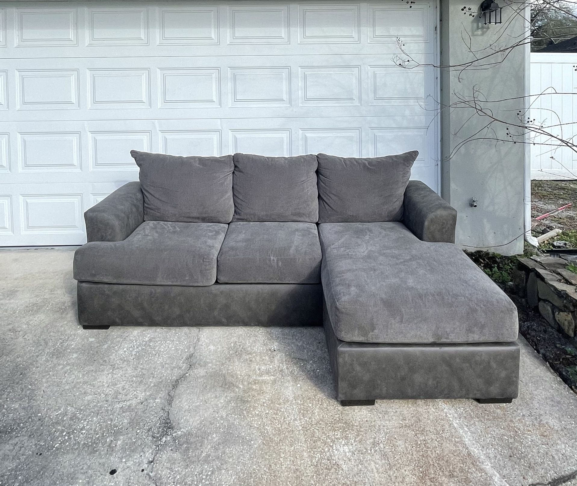 Gorgeous Gray Sectional Couch / Sofa [FREE Delivery🚚]