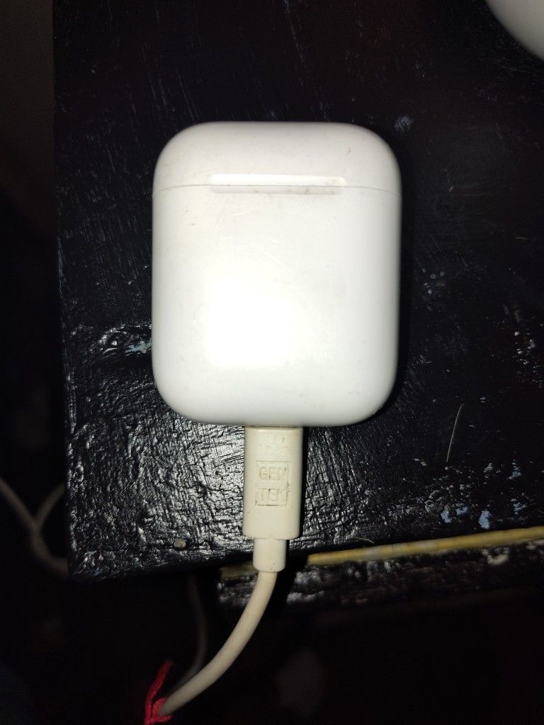 Apple Airpods 1st Generation Bluetooth Earbuds