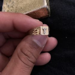 10k Gold T Style Ring