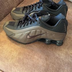 Nike Air Shox  (Men Size 11)