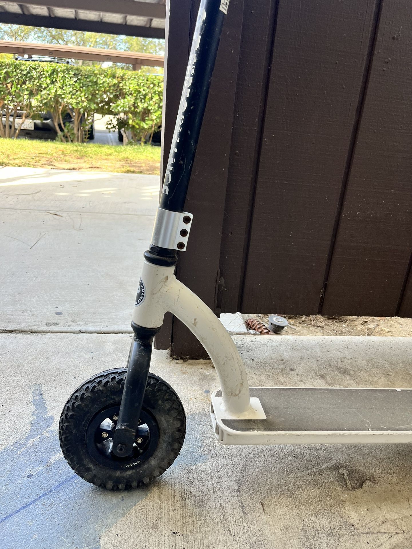 Pulse Performance Products DX1 Freestyle Dirt Scooter, Black/White