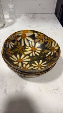 vintage mid-century modern daisy-pattern fiberglass bowls