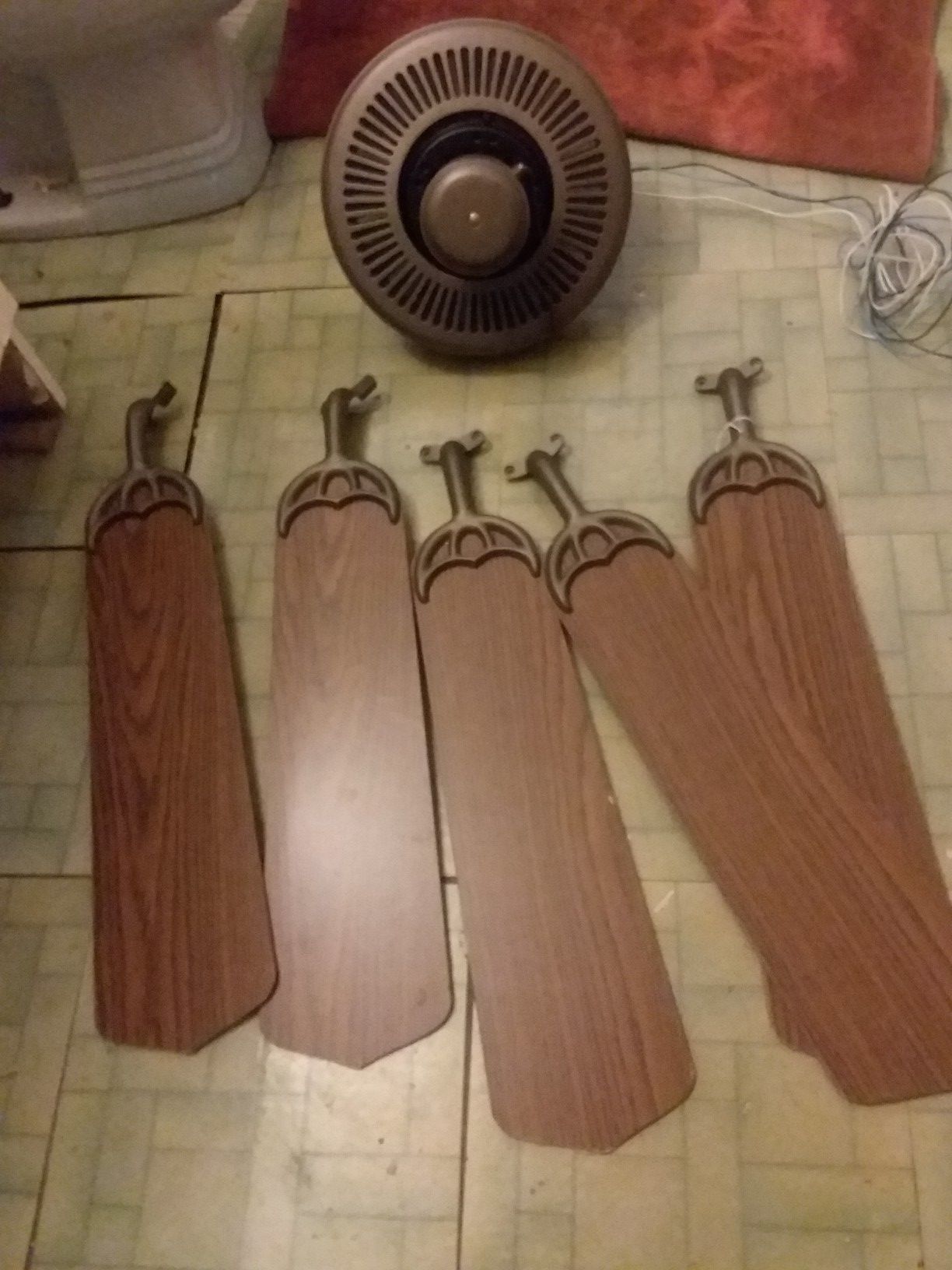 Brand new 52 inch c.i.i wood grain ceiling fan