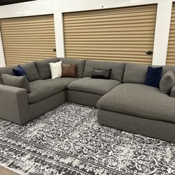 DEEP Seating 4-Piece Sectional (Free Delivery)
