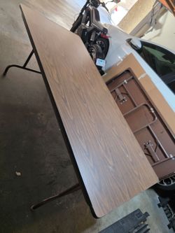 Foldable wooden tables