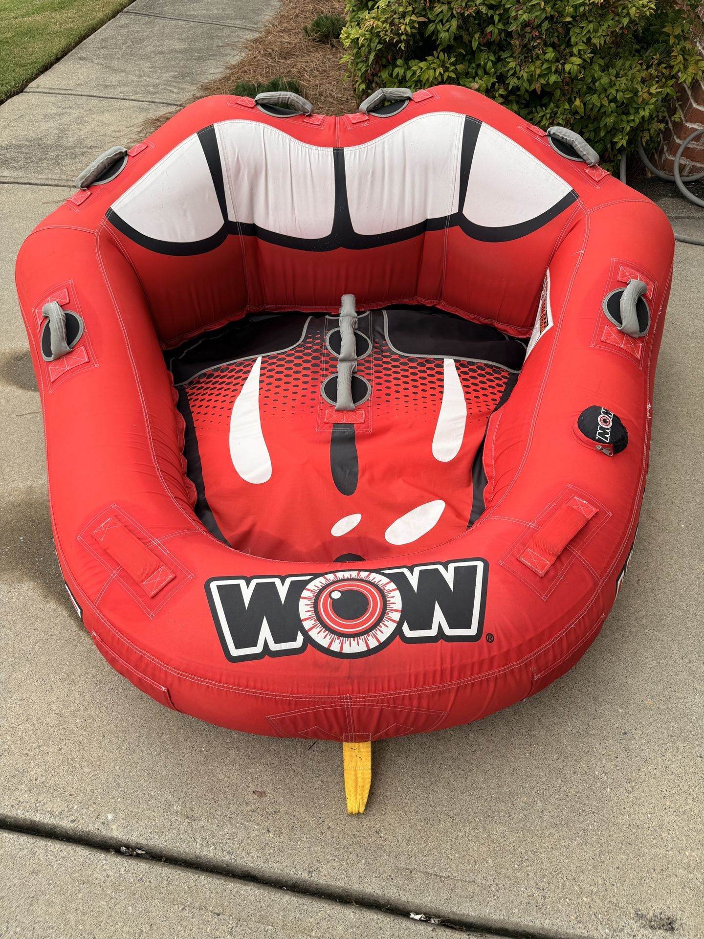 Towable Tube - WOW Hot Lips