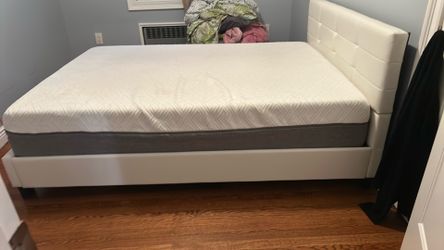Full size bed with mattress