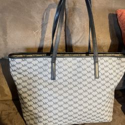 Authentic MK signature tote large like new