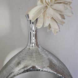 Mirror Vase And Table
