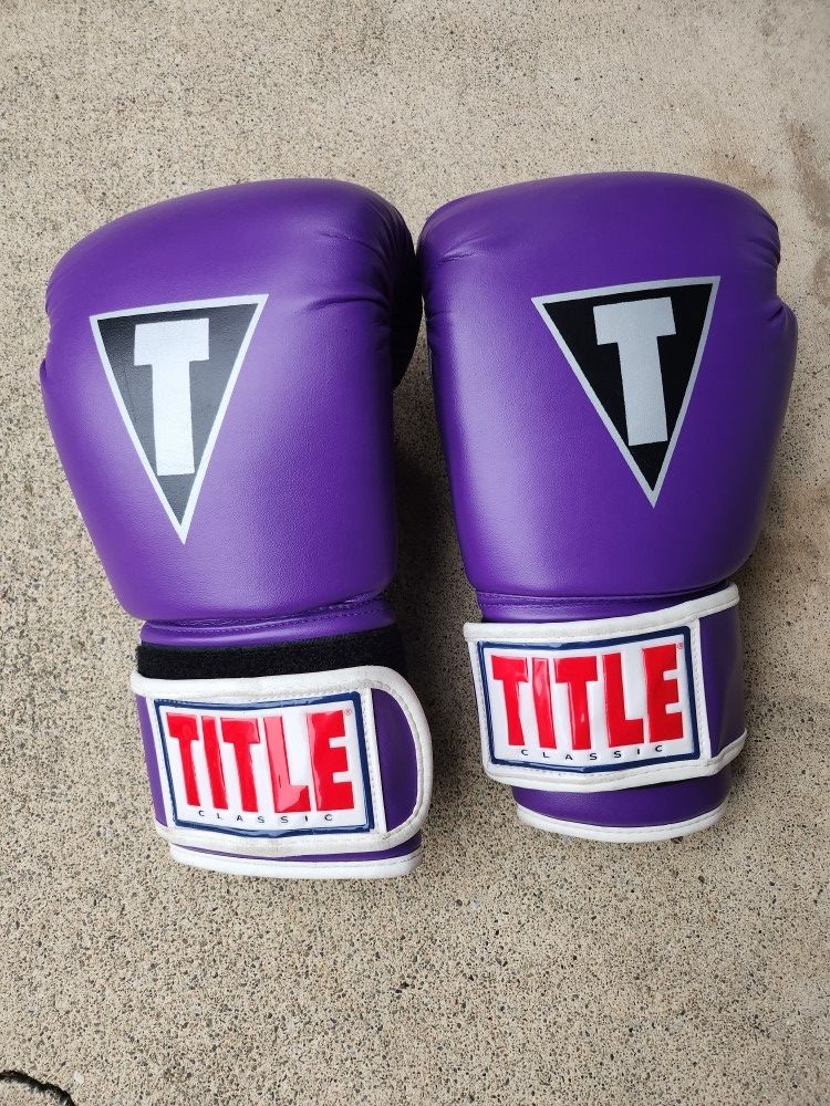 Great Pair Of Title Classic 16oz MMA Boxing Glovea