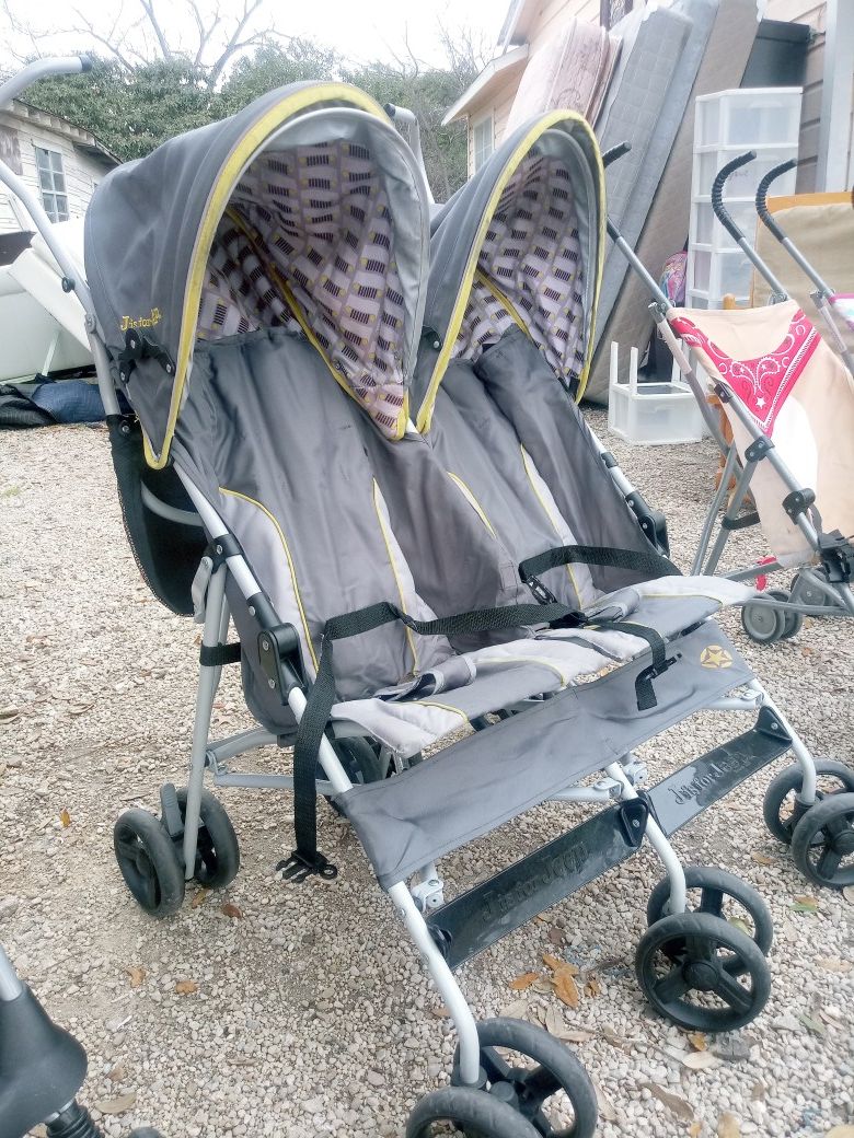 MICHELLE'S BOUTIQUE JEEP DOUBLE STROLLER FOR 50.00 / RED JEEP 20.00 STROLLER UMBRELLA STROLLERS 10