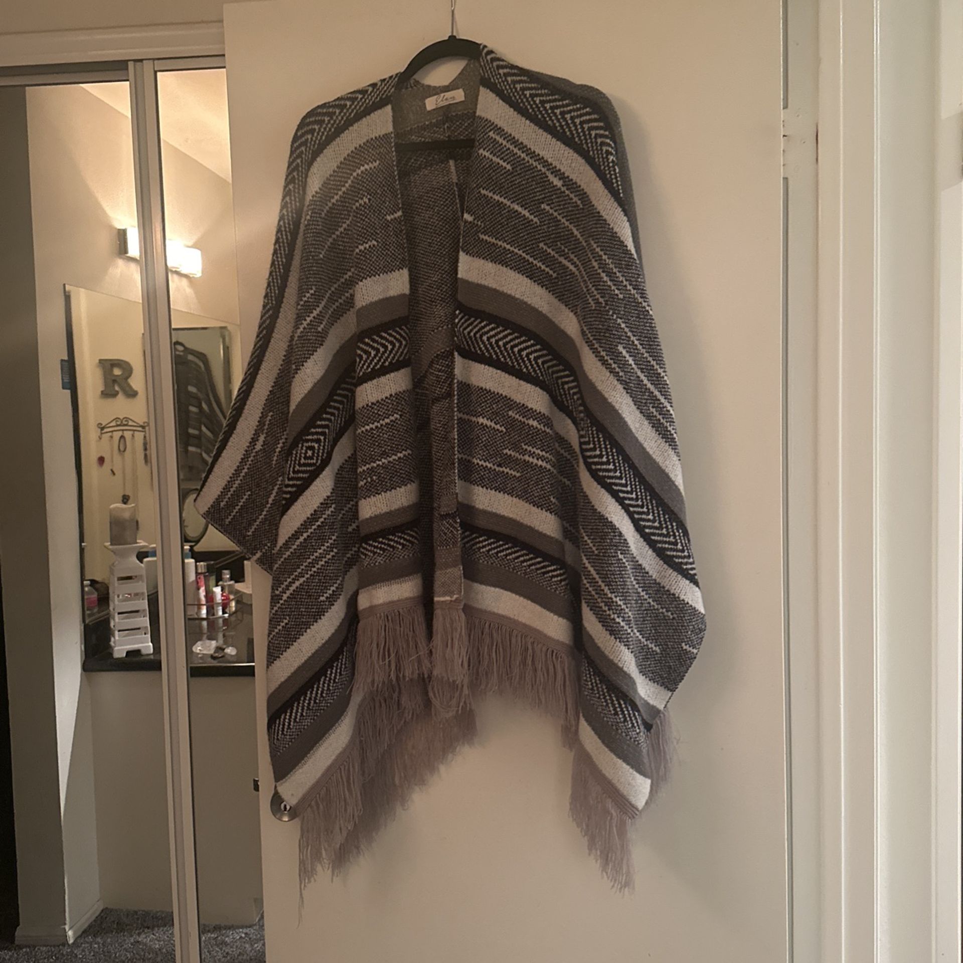 new elan poncho