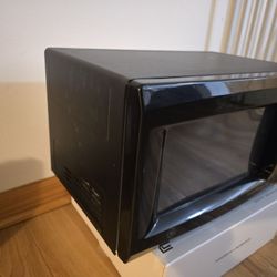 GE .7 Cu. Ft Microwave/ Microondas