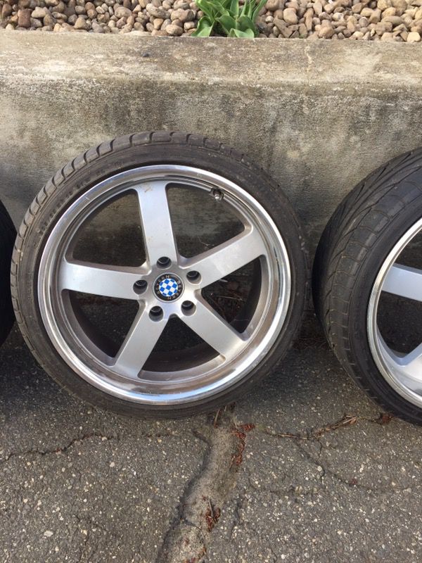 Bmw Beyern 19" staggered rims and tires