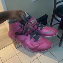 Lebron Soldier 7 Breast Cancer Awareness