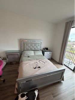 Queen Bedroom set - Mattress included