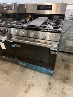 New lg thin q gas range with air fryer/convection smart 30” inch width