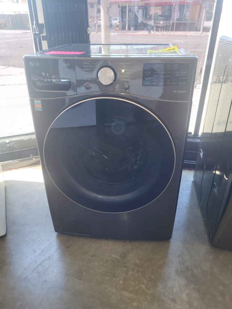 Washer LG Front Load Black Steel Turbo Wash 4.5 CU. FT.