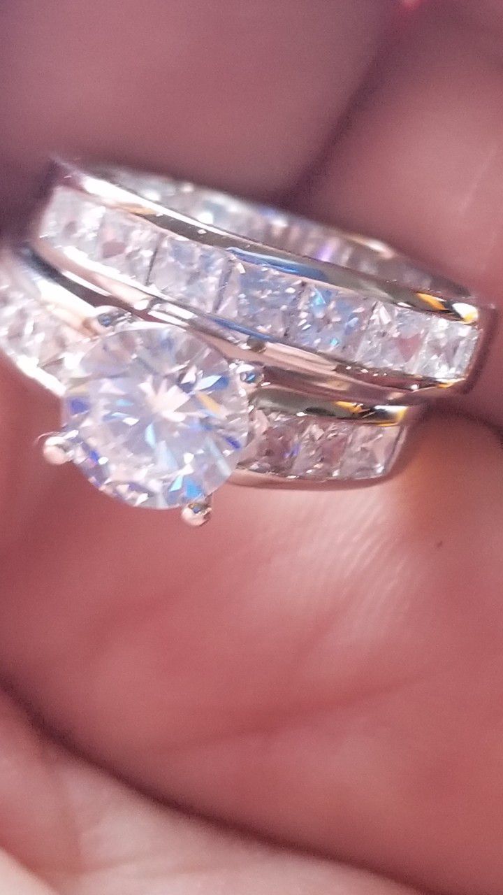 Gorgeous Women's Round Cut Wedding Engagement Promises Ring Size 8.5